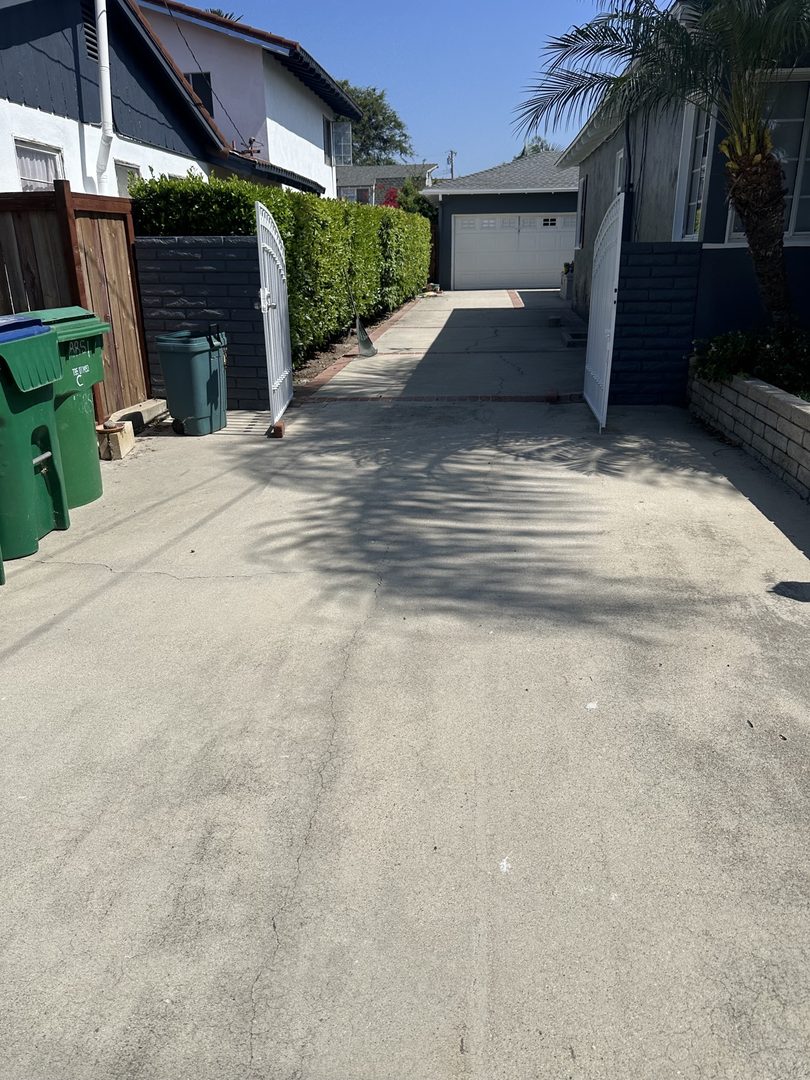 Real Delta driveway cleared of junk in Rancho Santa Margarita, California